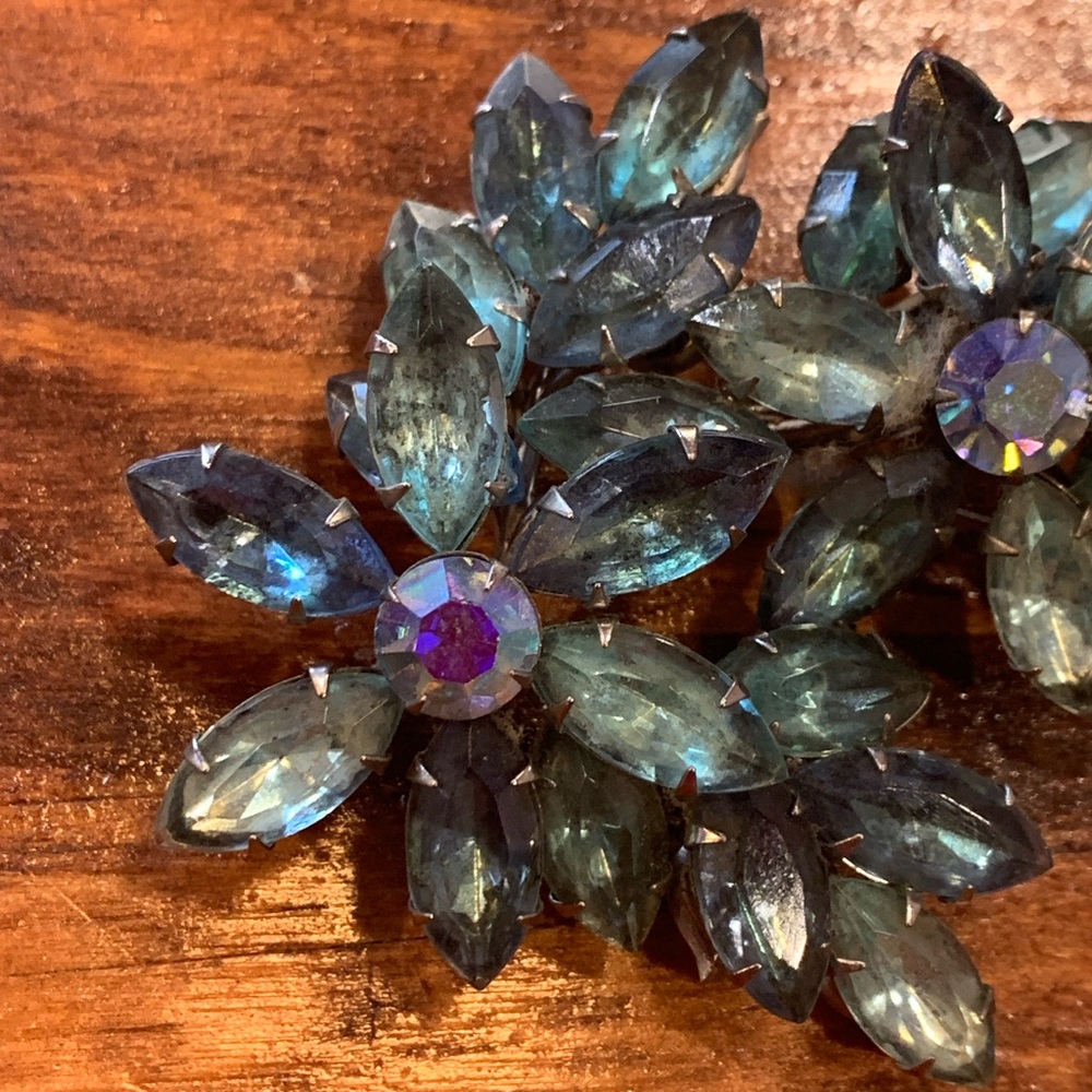 Antique Rhinestone Brooch - Picture 5 of 16